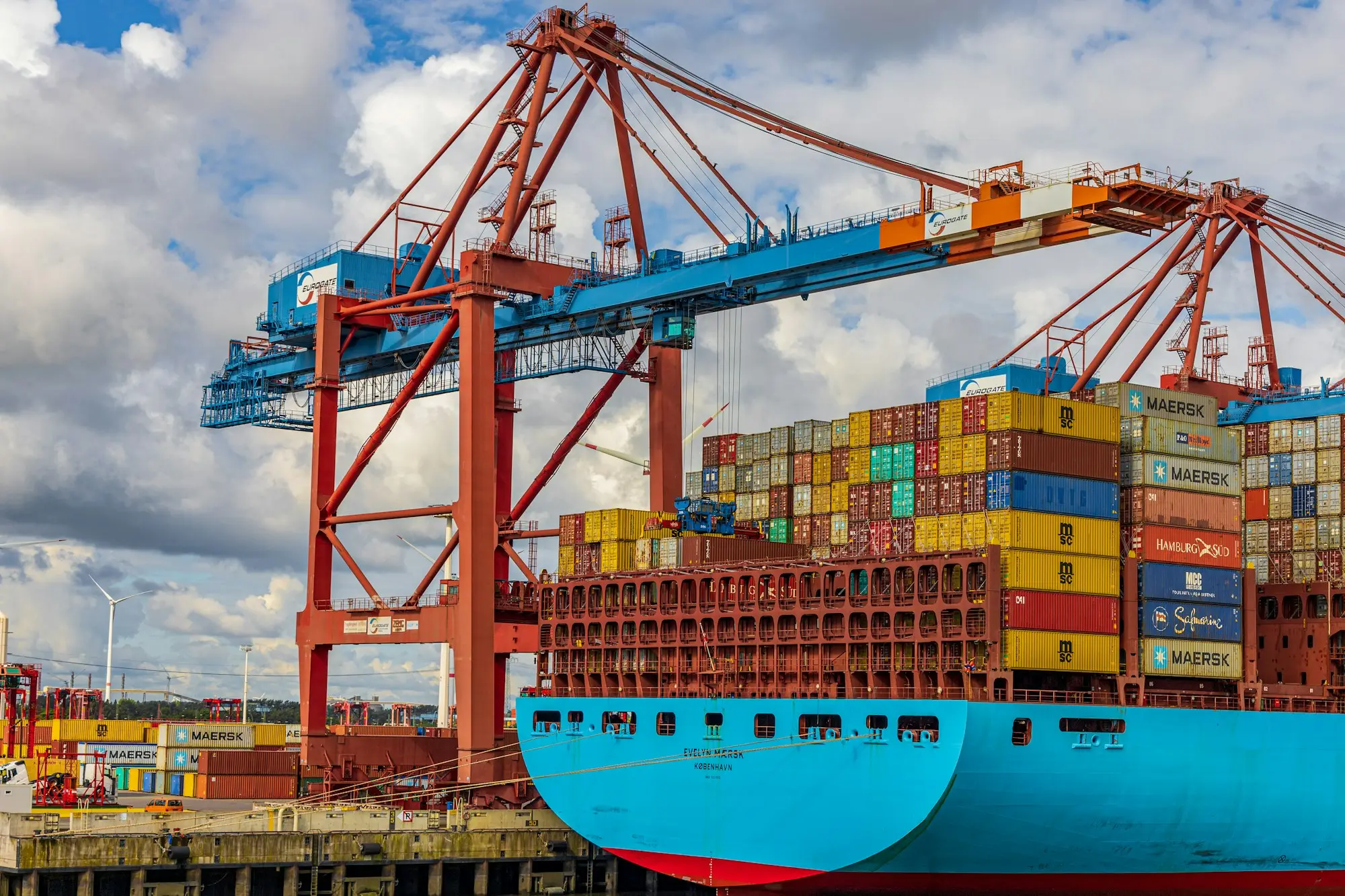 Loaded cargo ship carrying shipping containers at sea